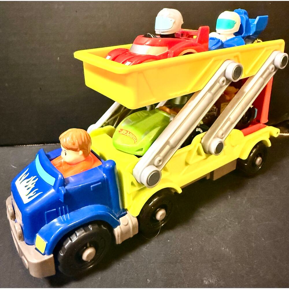 Fisher-Price Little People Ramp ‘n Go Carrier Gift Set 4 wheelies